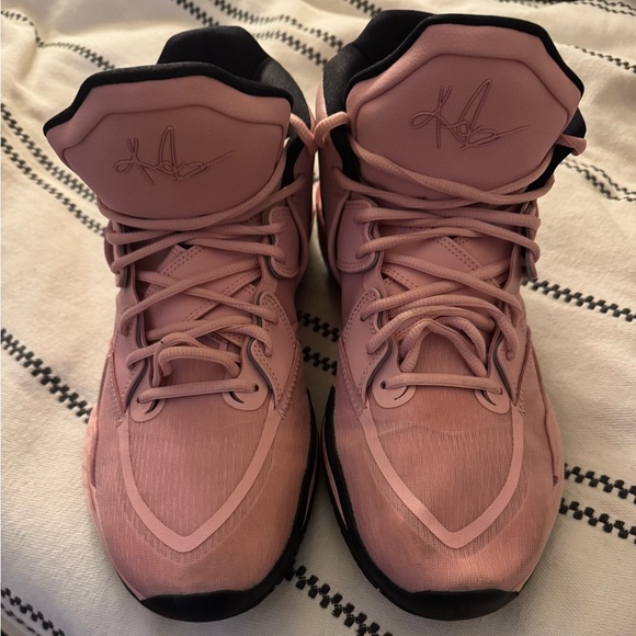 CUSTOM Kyrie 7 Basketball Shoe - Picture 4 of 6